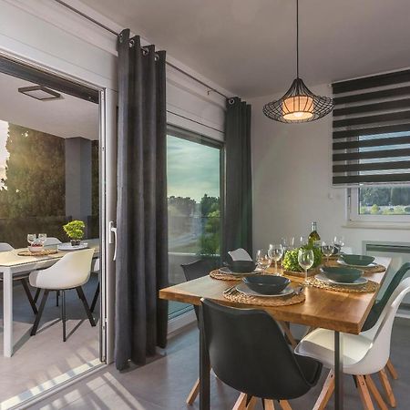 Apart Residence-Galant Ровин Екстериор снимка