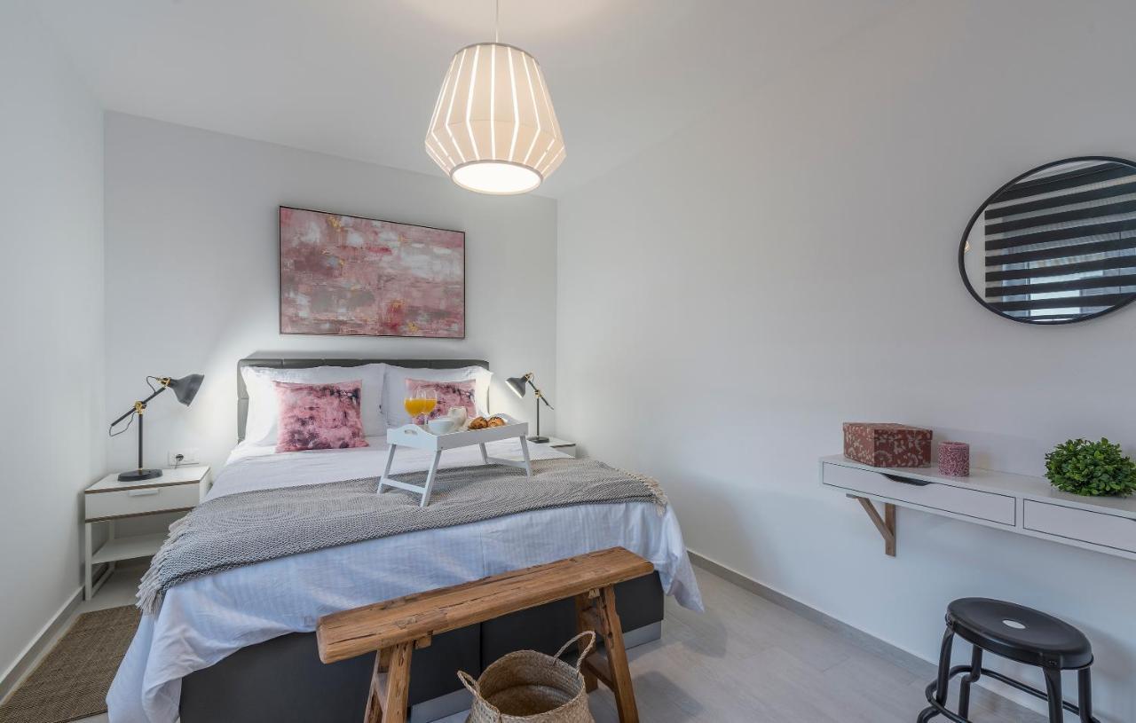 Apart Residence-Galant Ровин Екстериор снимка